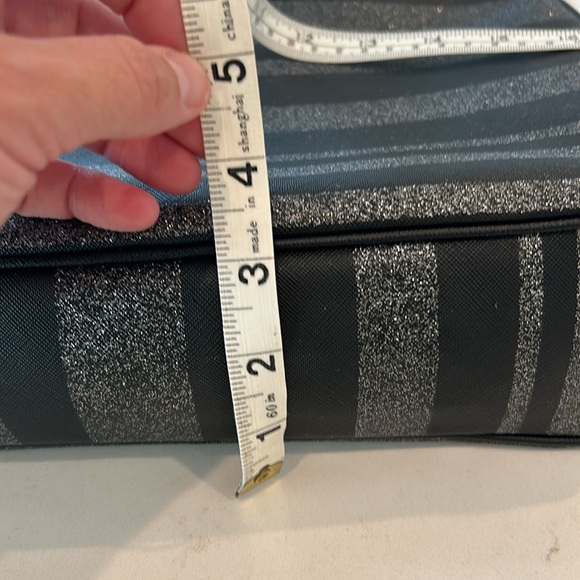 Kate Spade New York Black Silver Striped Cosmetic Travel Bag Pouch Zip Around - Picture 12 of 12